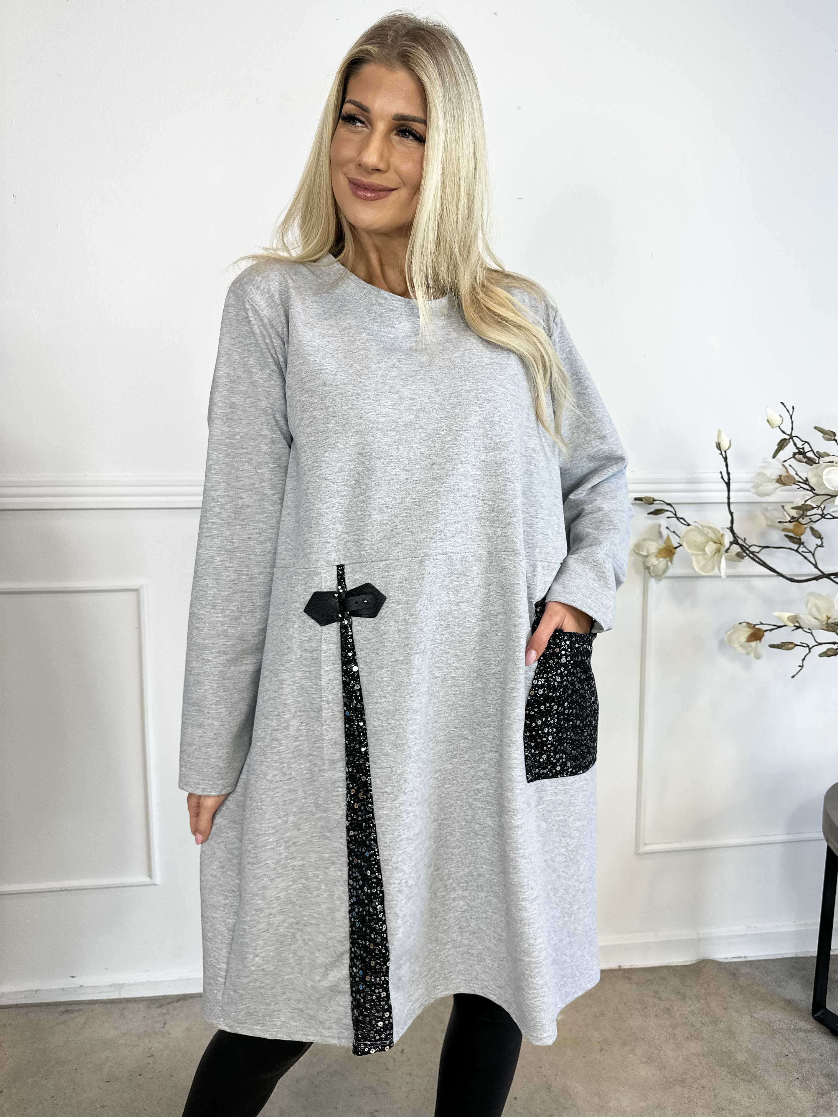 Micha - Kjole i bomuld pyntet med pailletter